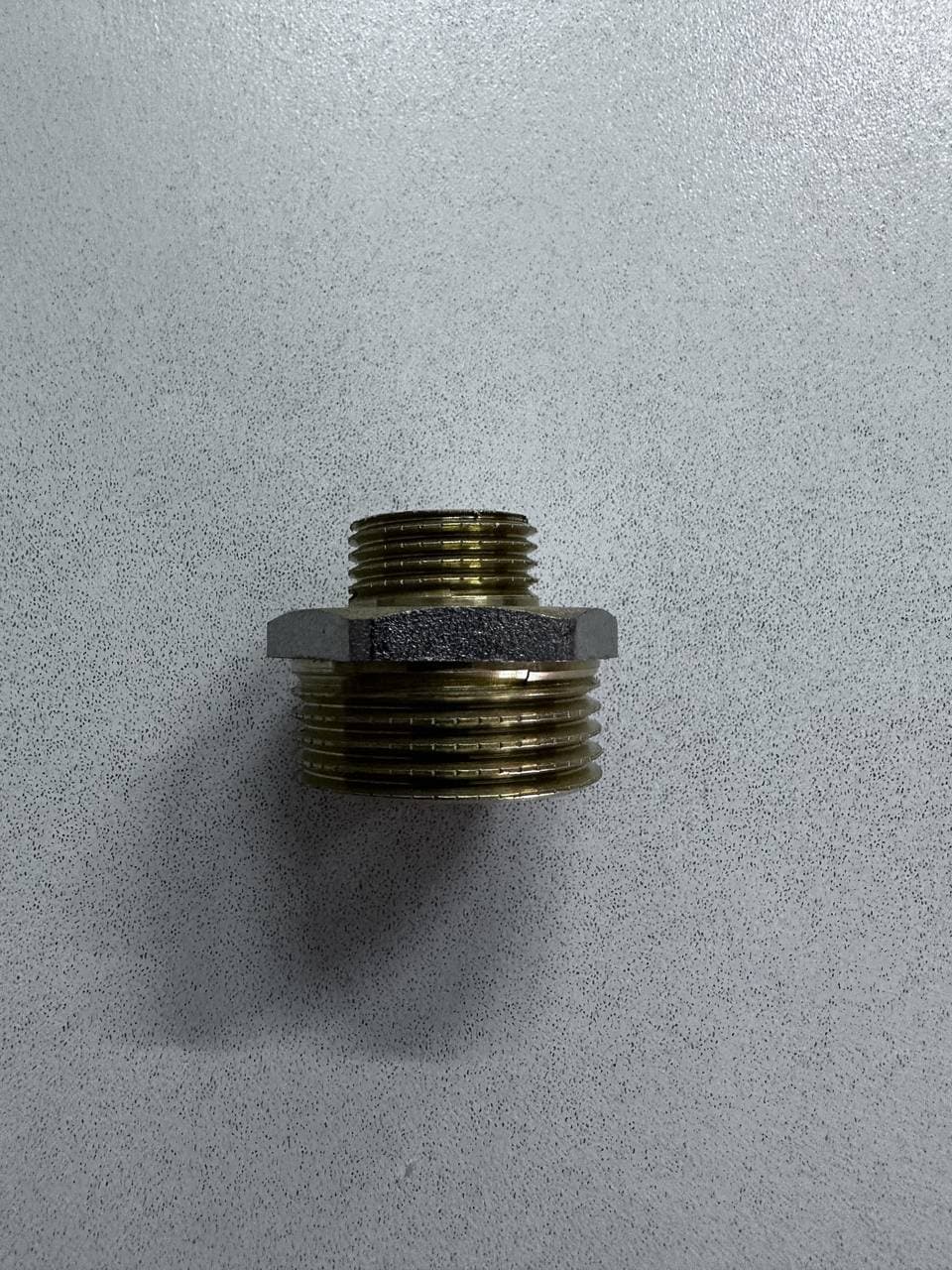 Бочонок переходной Латунь 1/2-1"