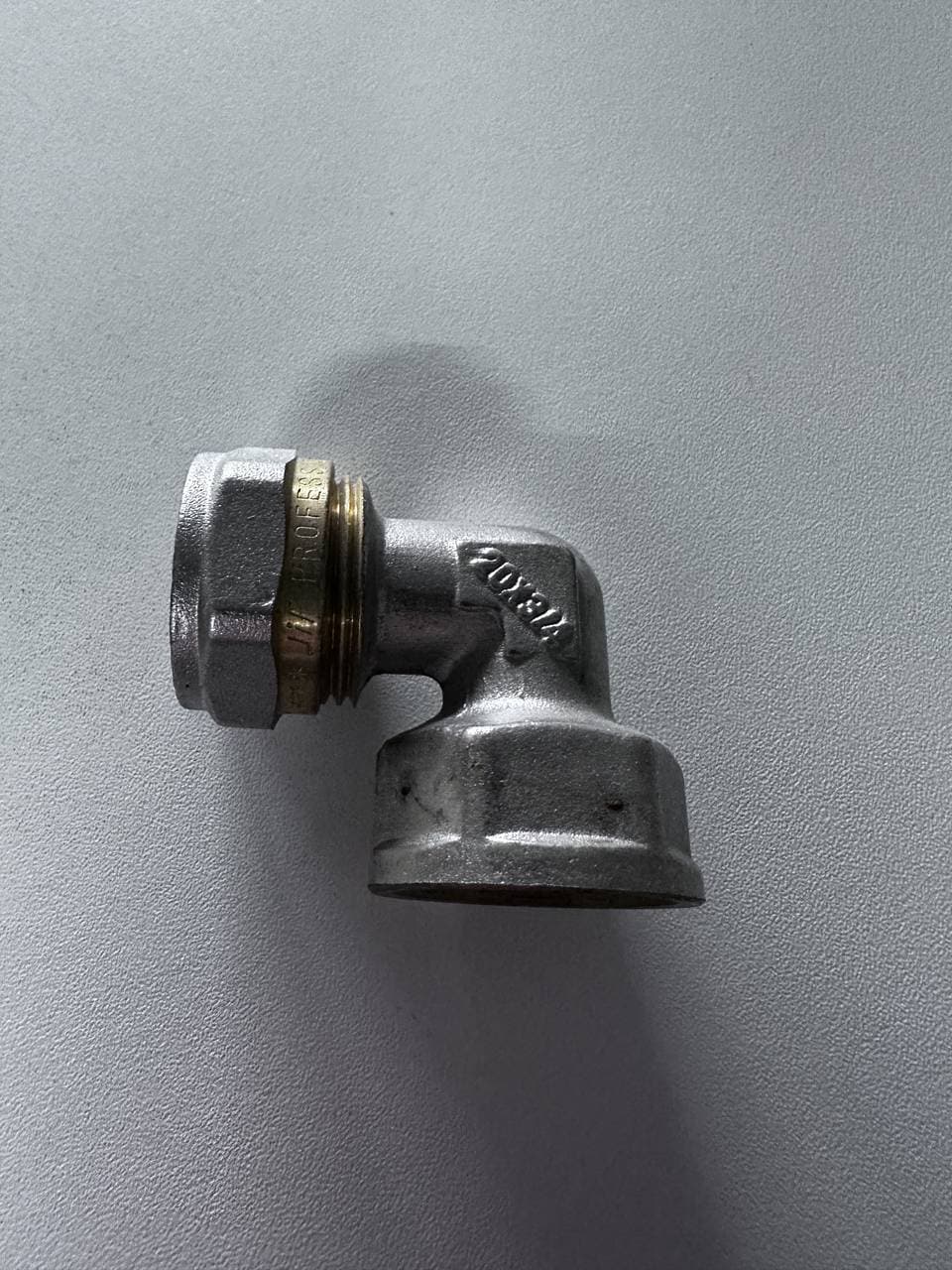 Угол Металлопласт комби 20*3/4 Вр
