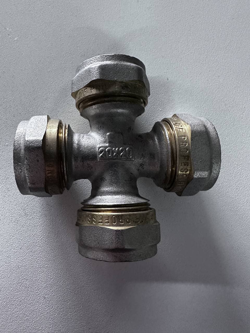 Крестовина Металлопл. 20*20*20