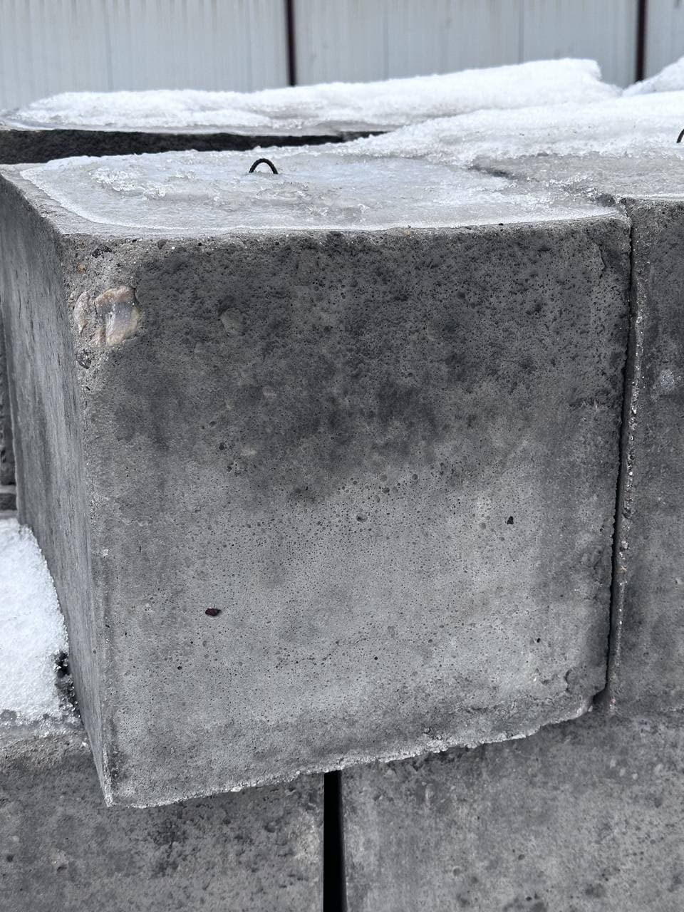 Блок фундаментный с крючком 30*30*40