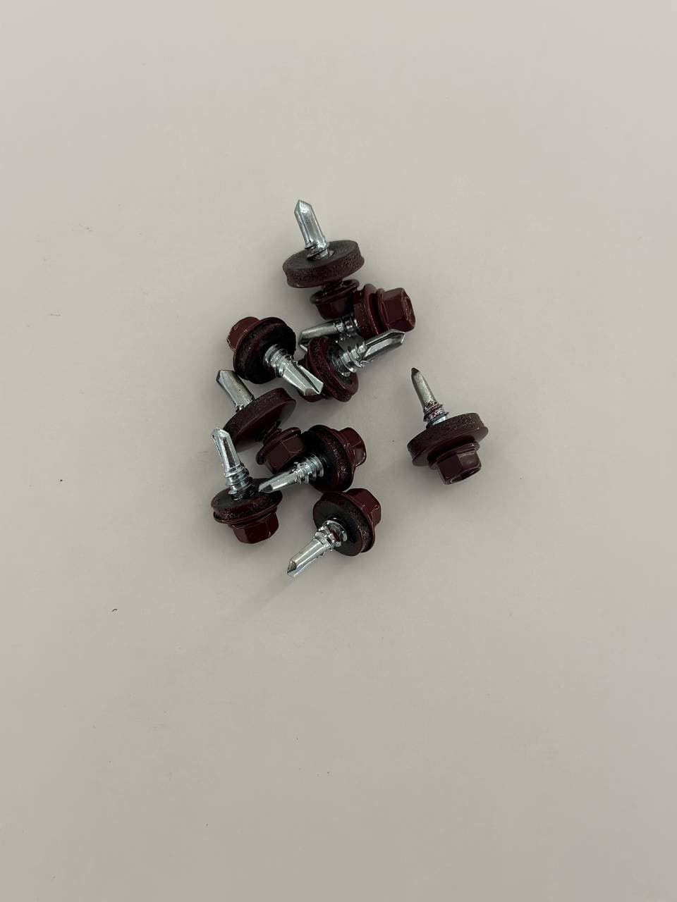 Саморез кровельный 5,5*25 RAL 3005 вишня
