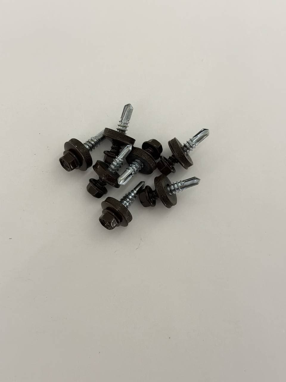Саморез кровельный 5,5*25 RAL 8017 коричн.