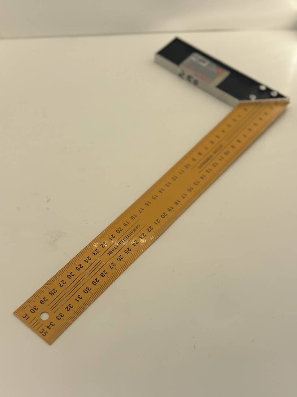 Угольник 35см