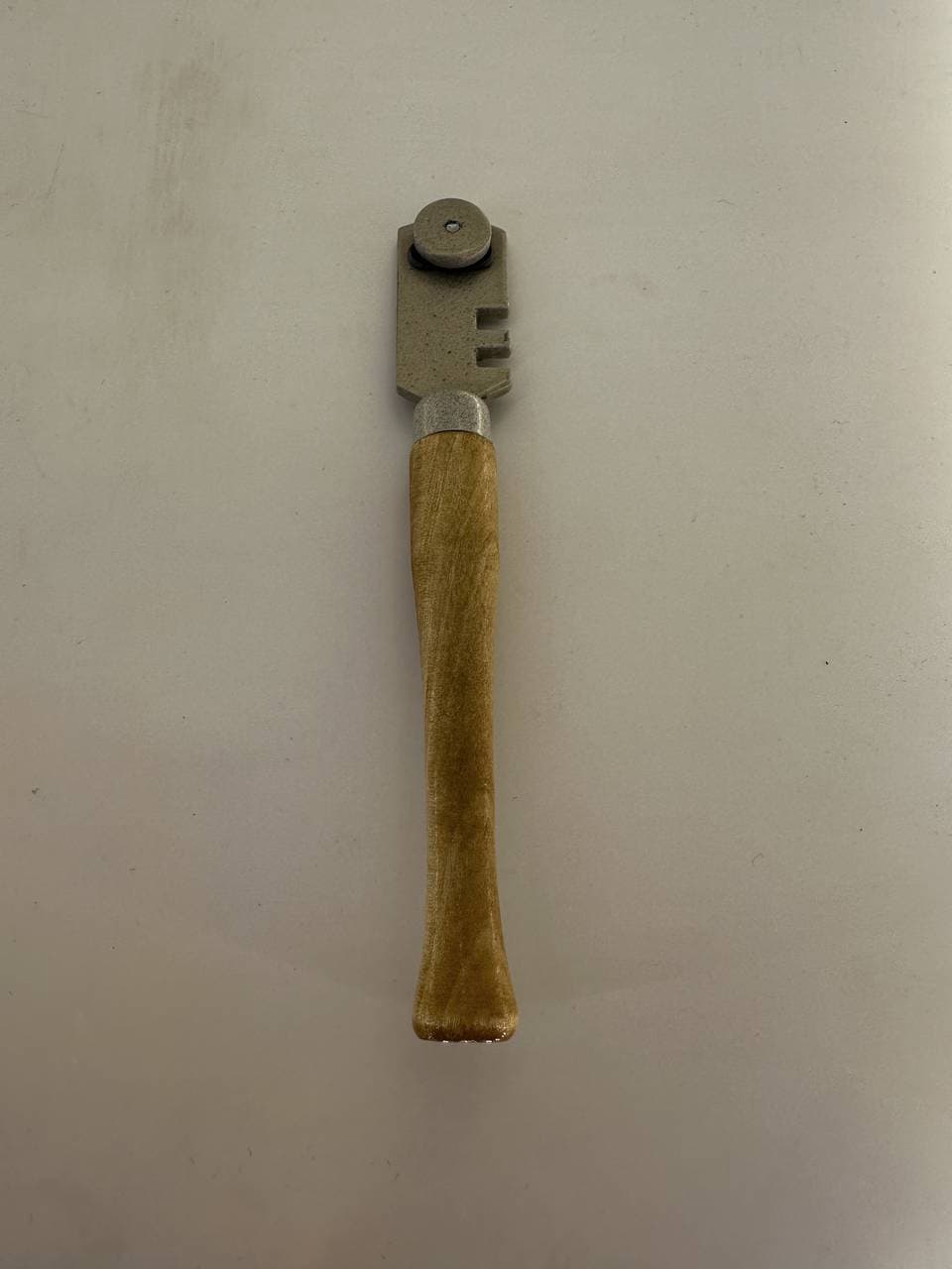 Стеклорез трехроликовый дерев. рук. 46-3-006